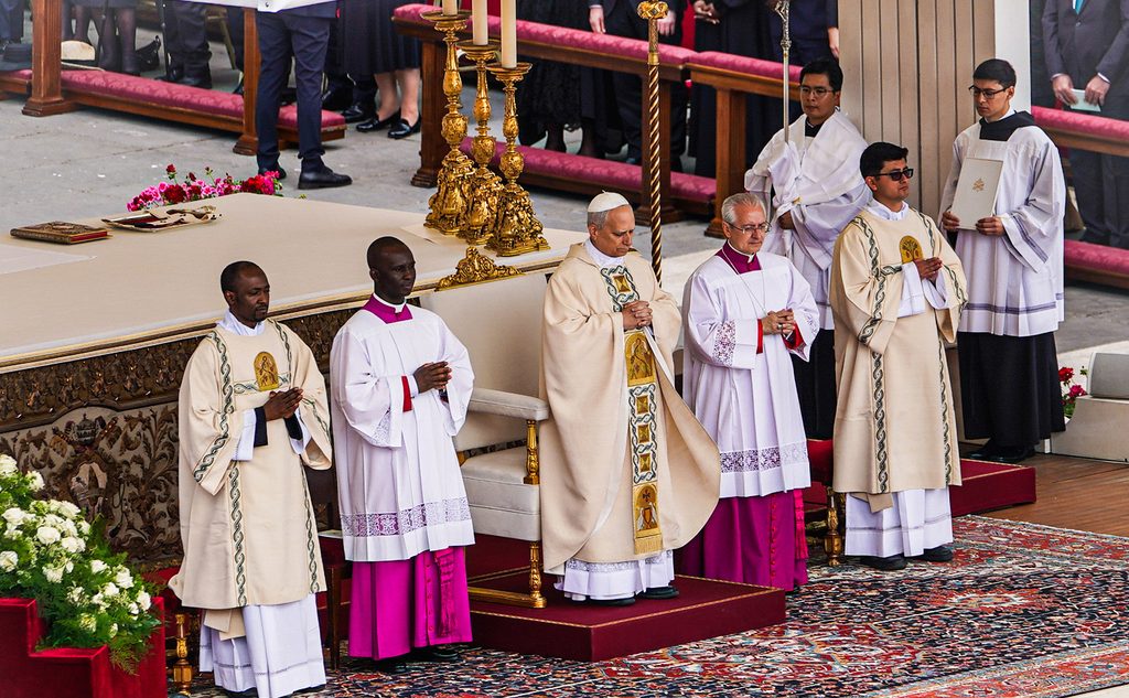 Léon XIV lors de la messe d'inauguration de son pontificat, sur la place Saint-Pierre.